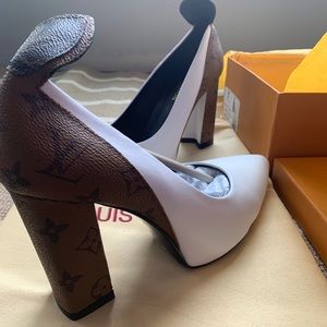 NEW COPY LOUIS VUITTON SHOES. Size 9